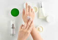 Hoe verzorg je je handen? At-Home Olie Manicure, Natuurlijke Behandelingen & Soaks