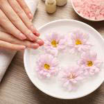 De beste thuisbehandelingen om beschadigde nagels en droge nagelriemen te genezen